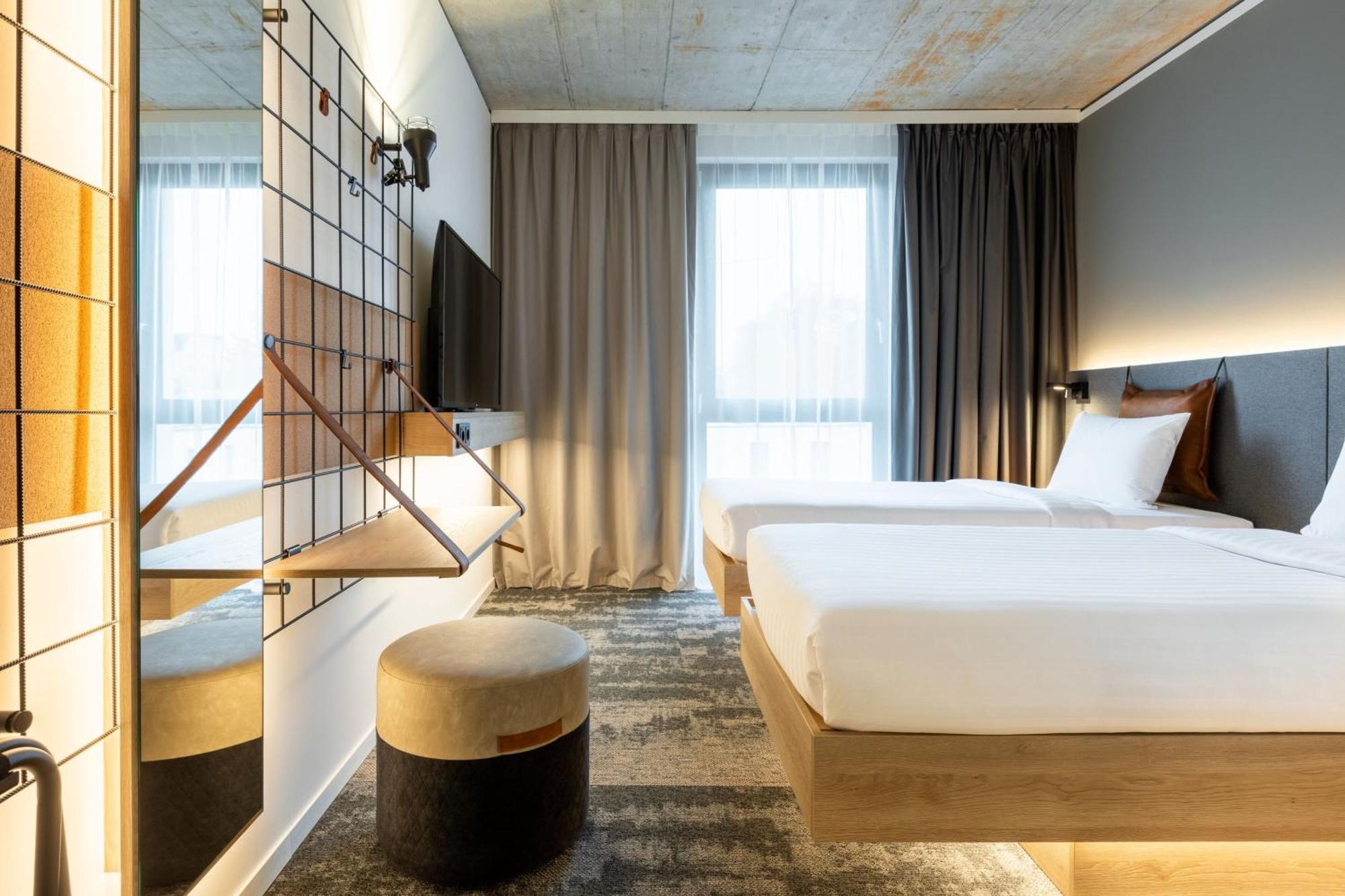Moxy Outletcity Metzingen เมทซิงเงน ภายนอก รูปภาพ