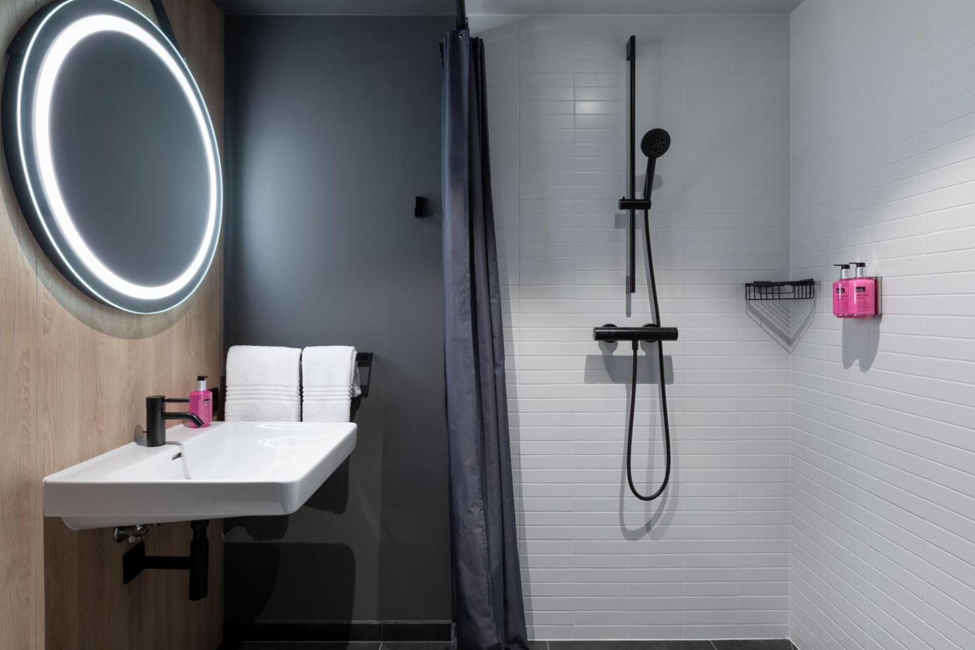 Moxy Outletcity Metzingen เมทซิงเงน ภายนอก รูปภาพ