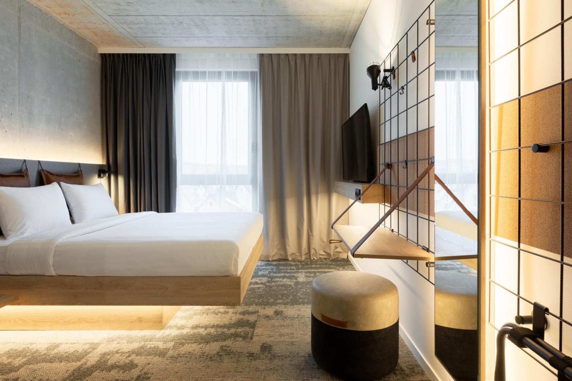 Moxy Outletcity Metzingen เมทซิงเงน ภายนอก รูปภาพ