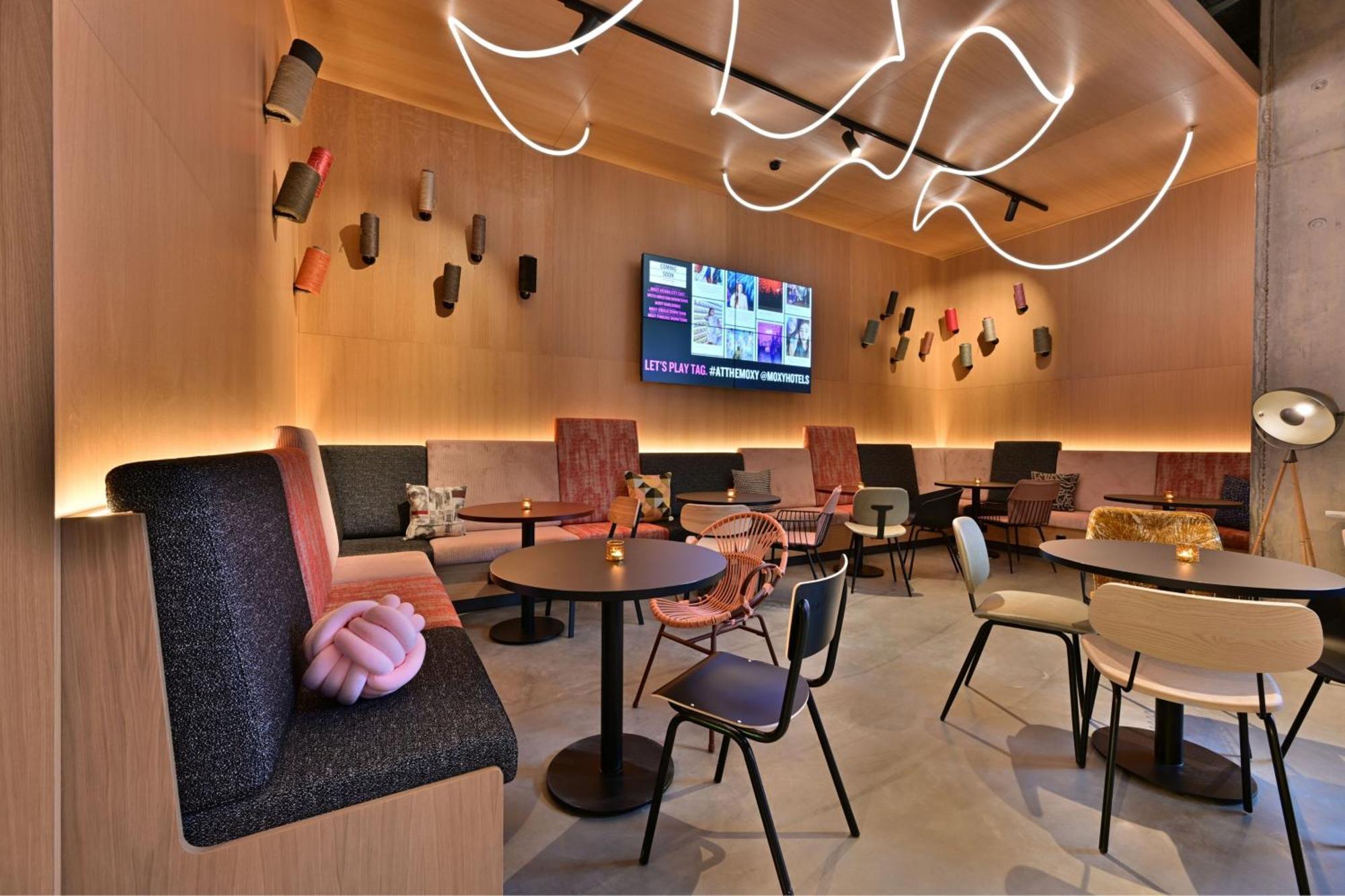 Moxy Outletcity Metzingen เมทซิงเงน ภายนอก รูปภาพ