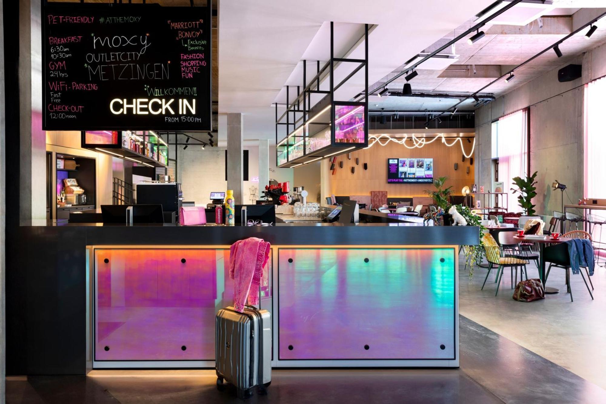 Moxy Outletcity Metzingen เมทซิงเงน ภายนอก รูปภาพ