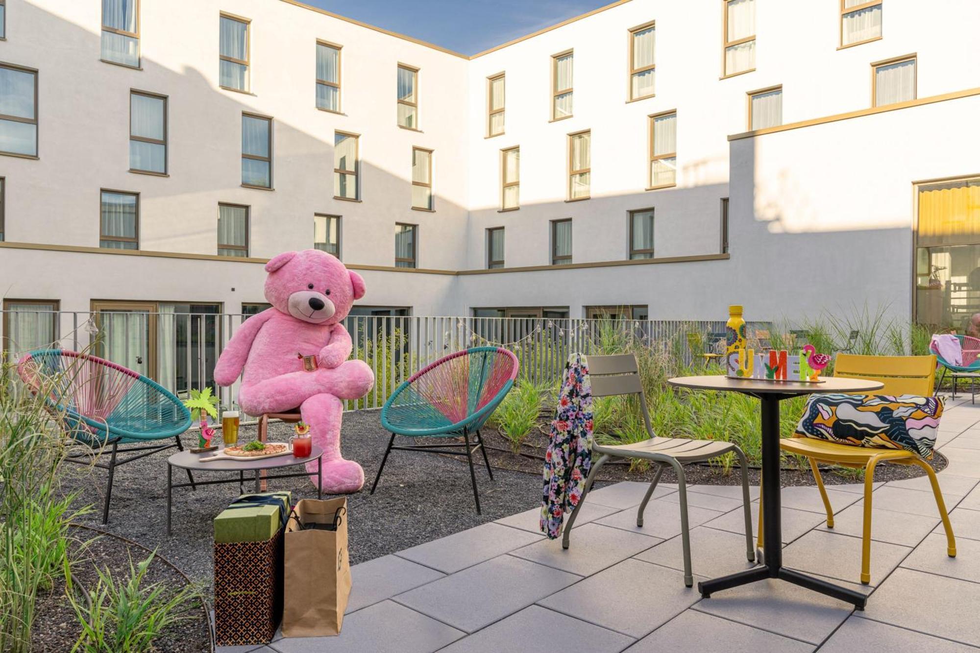 Moxy Outletcity Metzingen เมทซิงเงน ภายนอก รูปภาพ